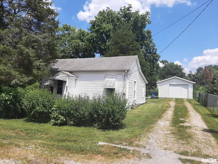 Property Photo: 108 N Newton Street IL 62819