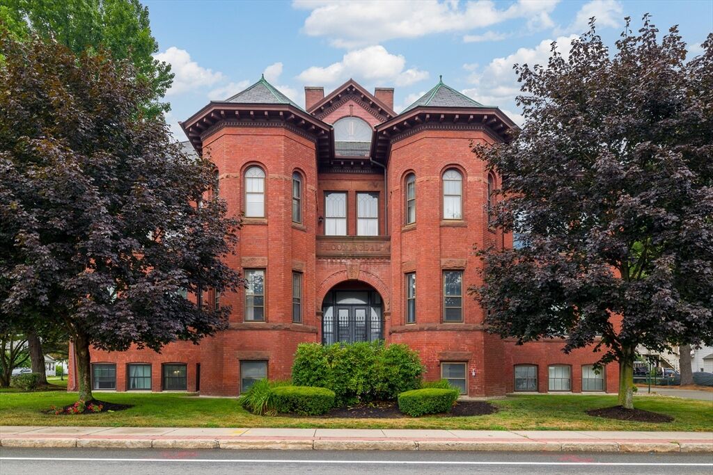 Property Photo: 321 Plantation St G-3 MA 01604
