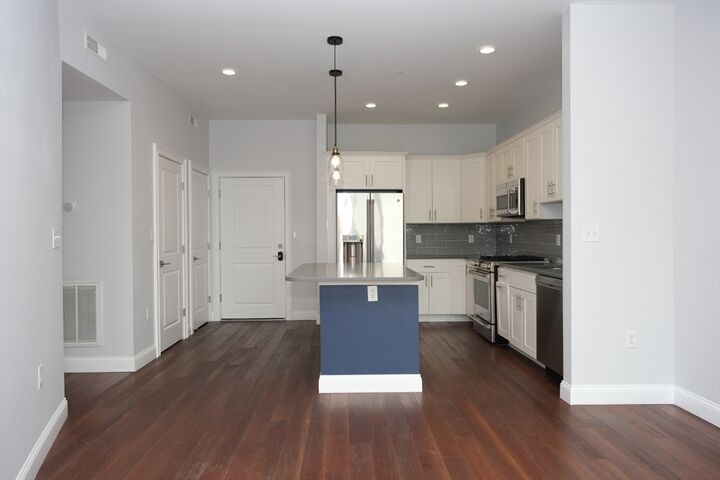 Property Photo:  170 W Broadway 303  MA 02127 