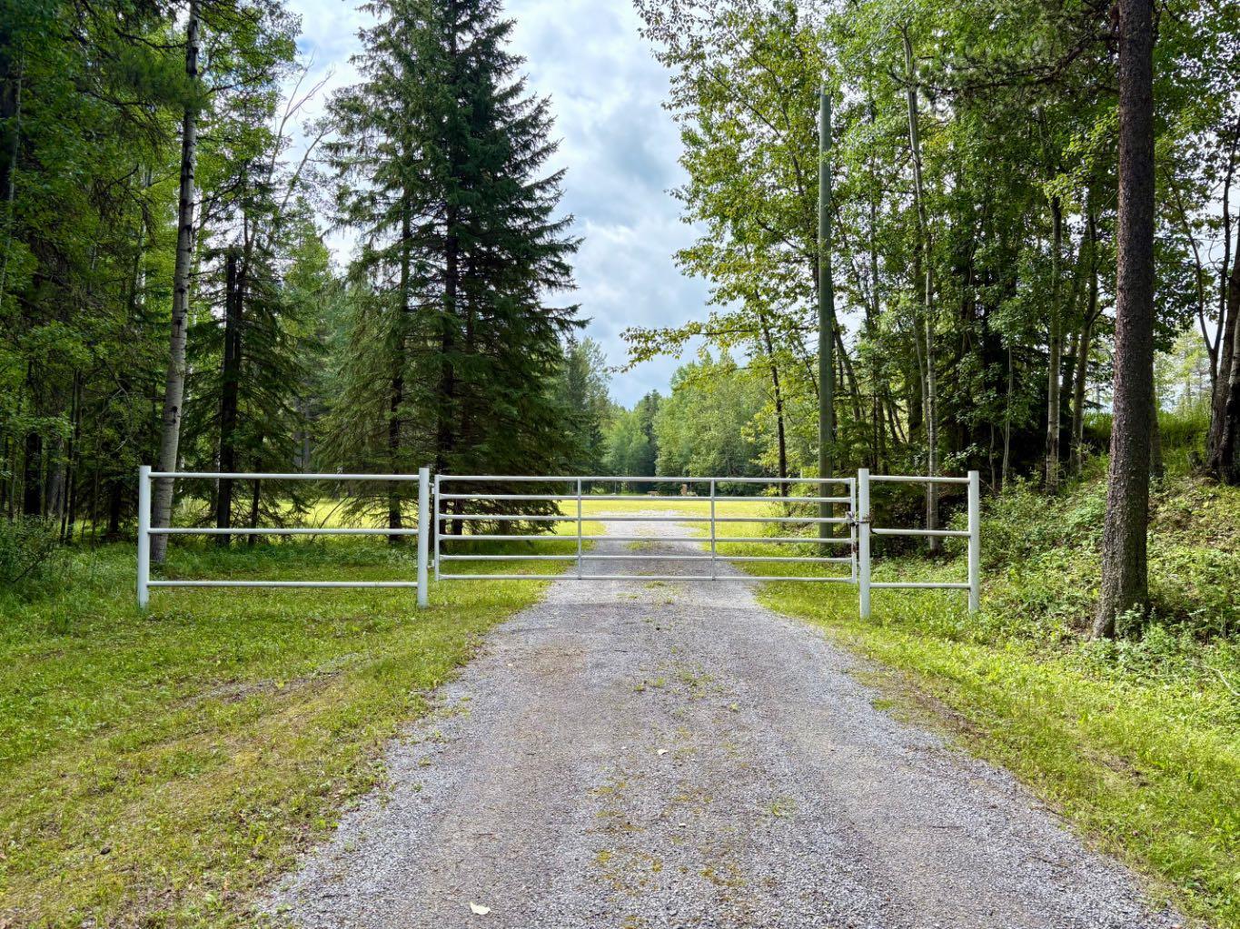 Property Photo:  9 Pine Ridge Drive  AB T4T 2A4 
