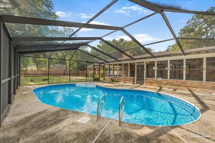 Property Photo: 4660 Francisco Rd FL 32504