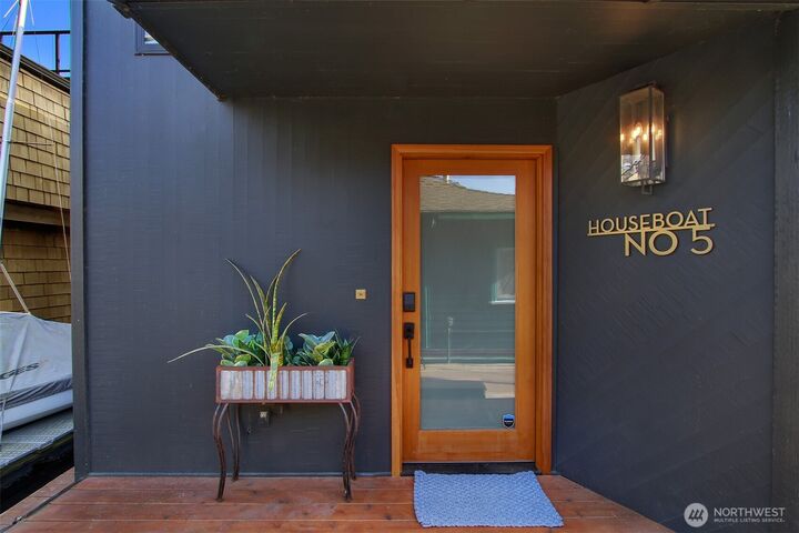 Property Photo:  2219  Fairview Avenue E 5  WA 98102 