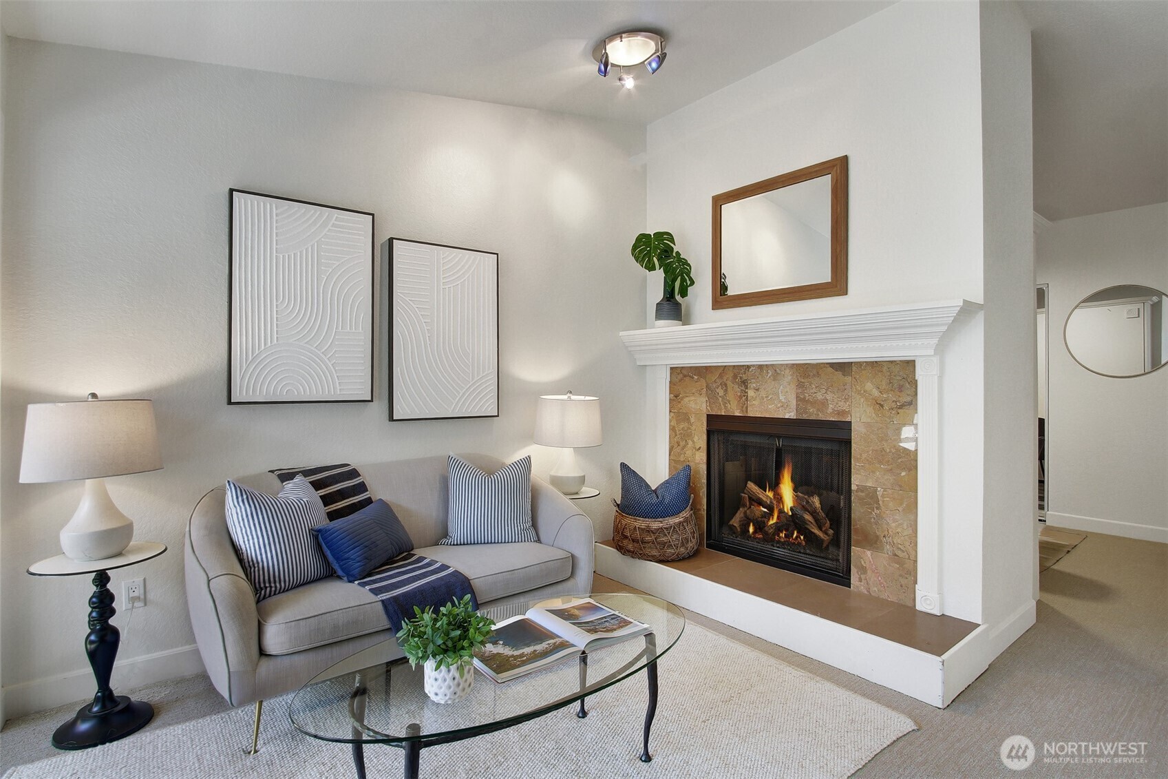 Property Photo: 9512 1st Avenue NE 402 WA 98115
