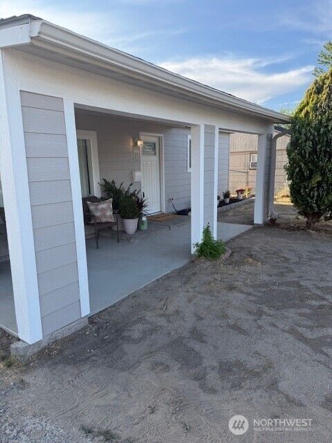 Property Photo: 510 S Juniper Drive WA 98837