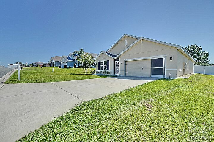 Property Photo: 320 W Runyon Loop FL 34465