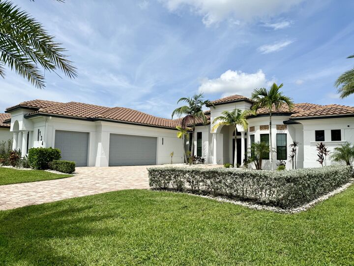 Property Photo: 134 SE Fiore Bello FL 34984