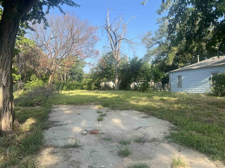 Property Photo: 1932 S Mosley KS 67211