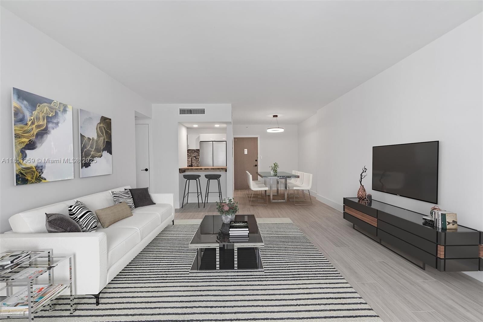 Property Photo: 1200 West Ave 521 FL 33139