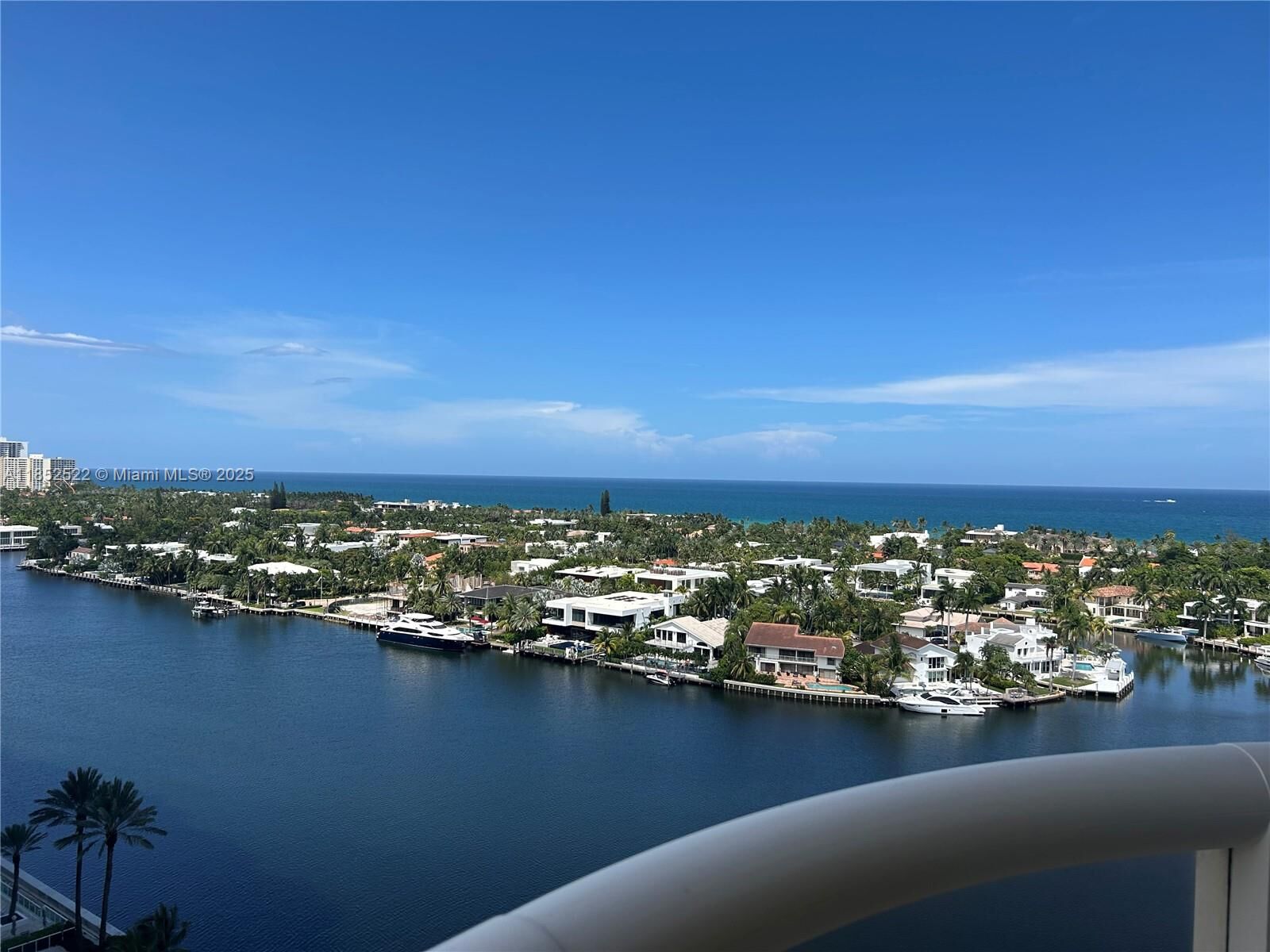 Property Photo:  20191 E Country Club Dr 1605  FL 33180 