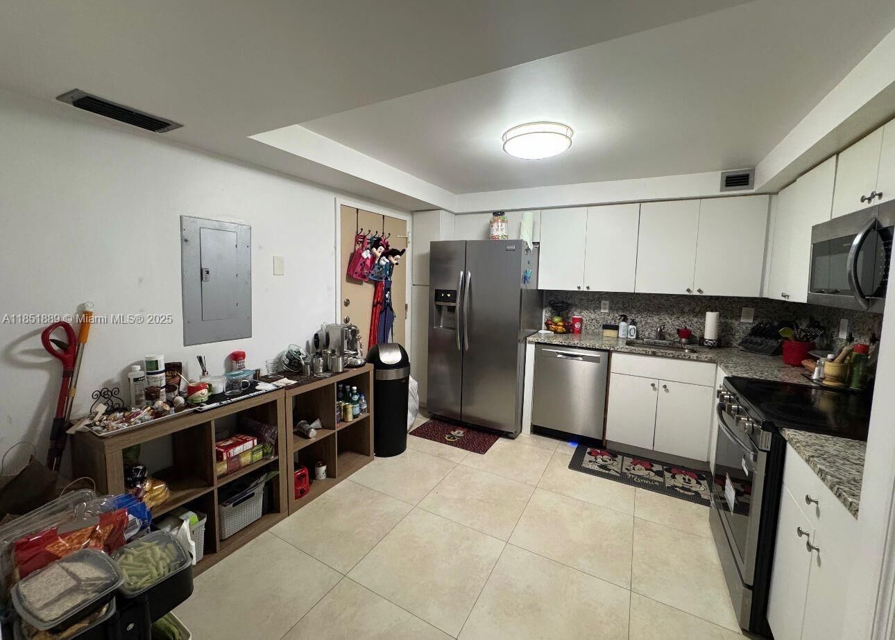Property Photo:  7118 Bonita Dr 803  FL 33141 