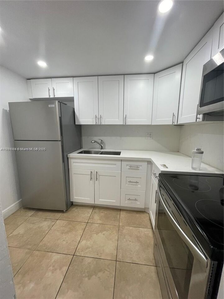 8607 SW 68th Ct 26  Pinecrest FL 33156 photo