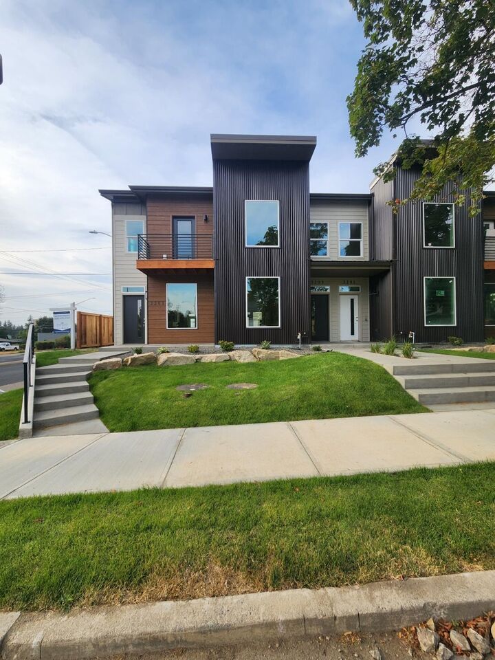 Property Photo:  3203 E 30th Ave  WA 99223 