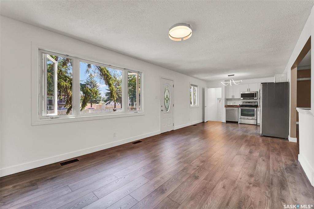 Property Photo: 75 Confederation Crescent SK S7L 4V1