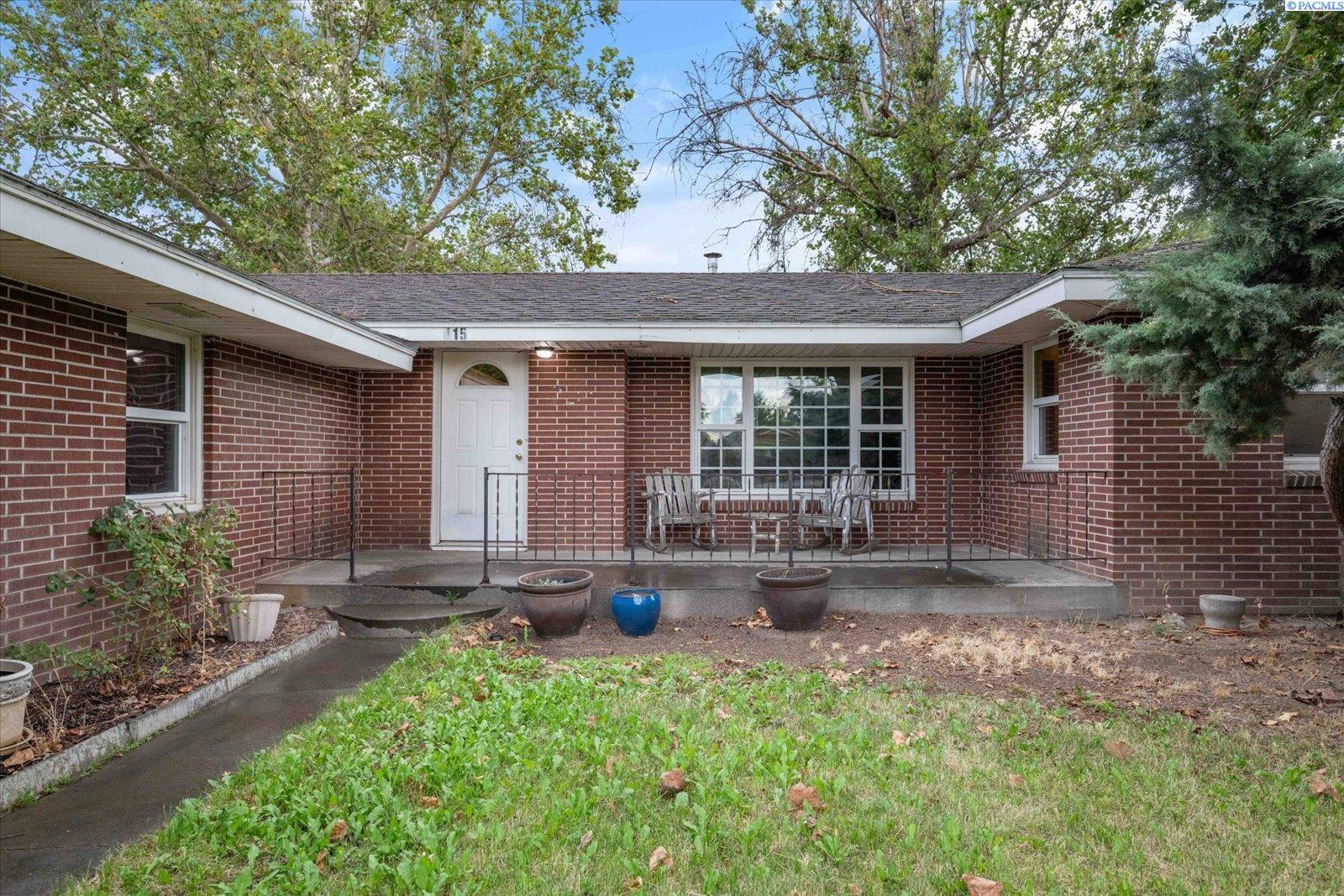 Property Photo: 415 S Union St WA 99336