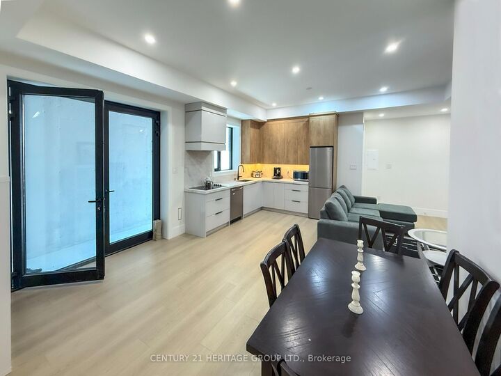 Property Photo: 11 Knowles Crescent Unit #B ON L4G 1Z6