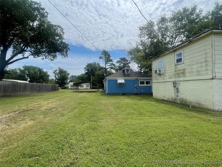 Property Photo:  428 S Hickory Street  OK 74048 