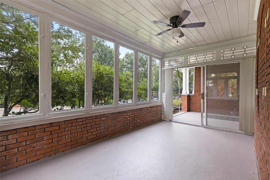 Property Photo: 1090 Washington Rd PA 15228