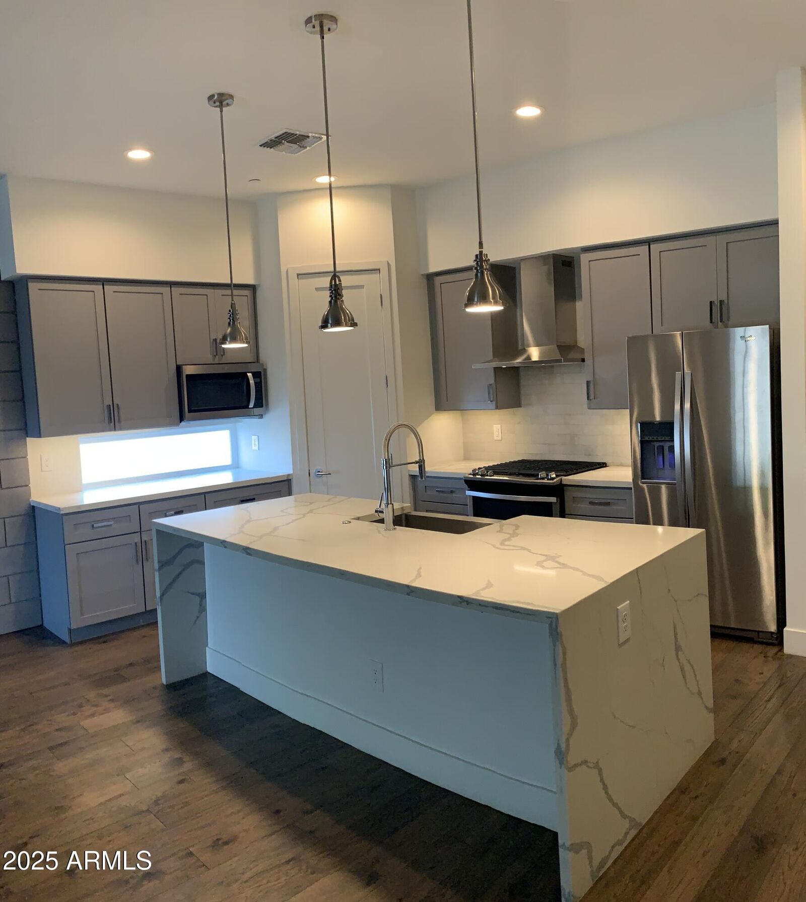 Property Photo:  1111 E Missouri Avenue 4  AZ 85014 