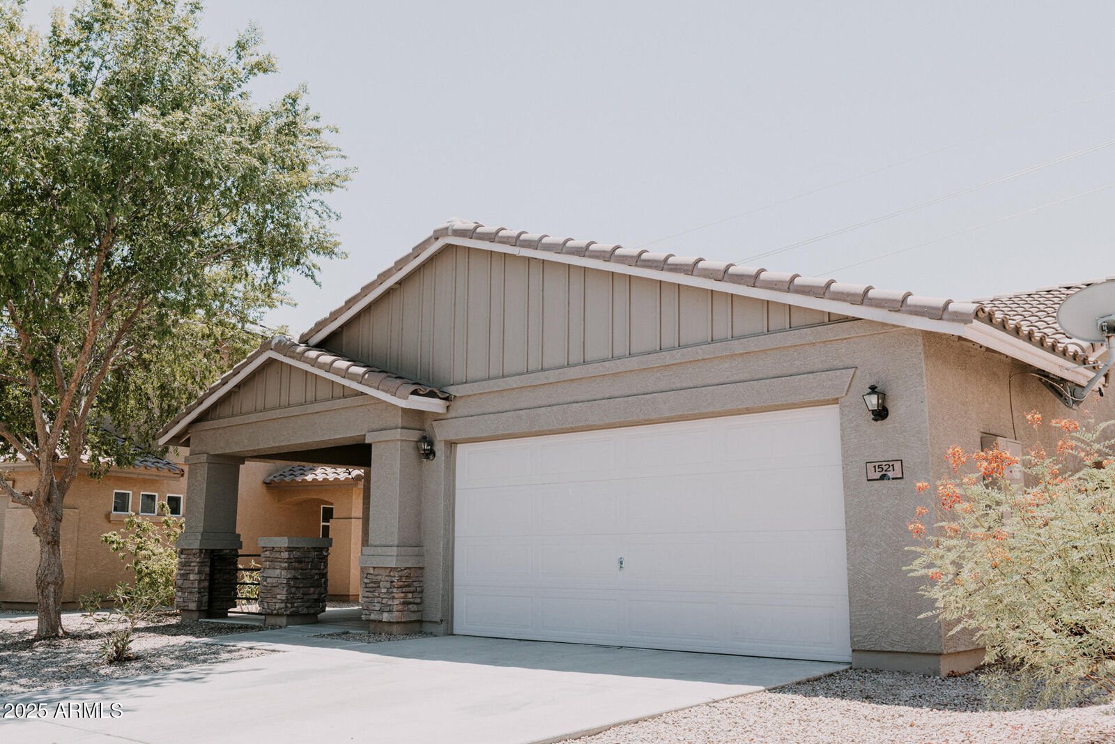 Property Photo: 1521 E Mayfield Drive AZ 85143