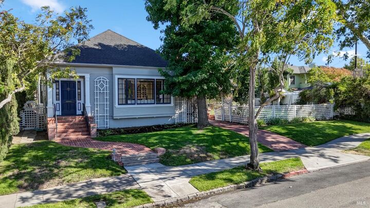 Property Photo:  335 Bassett Street  CA 94952 
