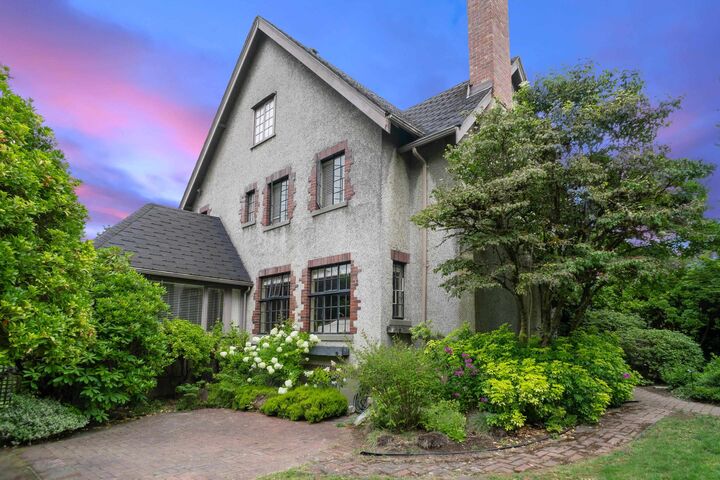 Photo de la propriété:  1897 W 37th Avenue  BC V6M 1N3 