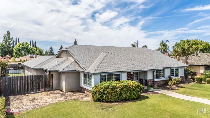Property Photo: 8001 Olive Drive CA 93308