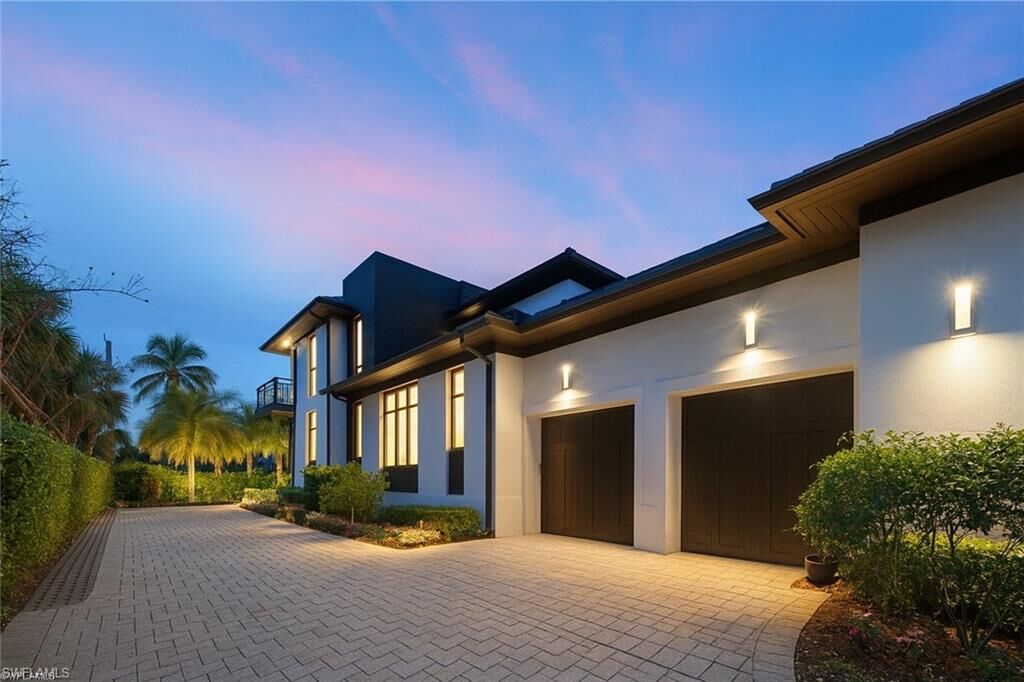 Property Photo: 1230 Gulf Shore Blvd S FL 34102