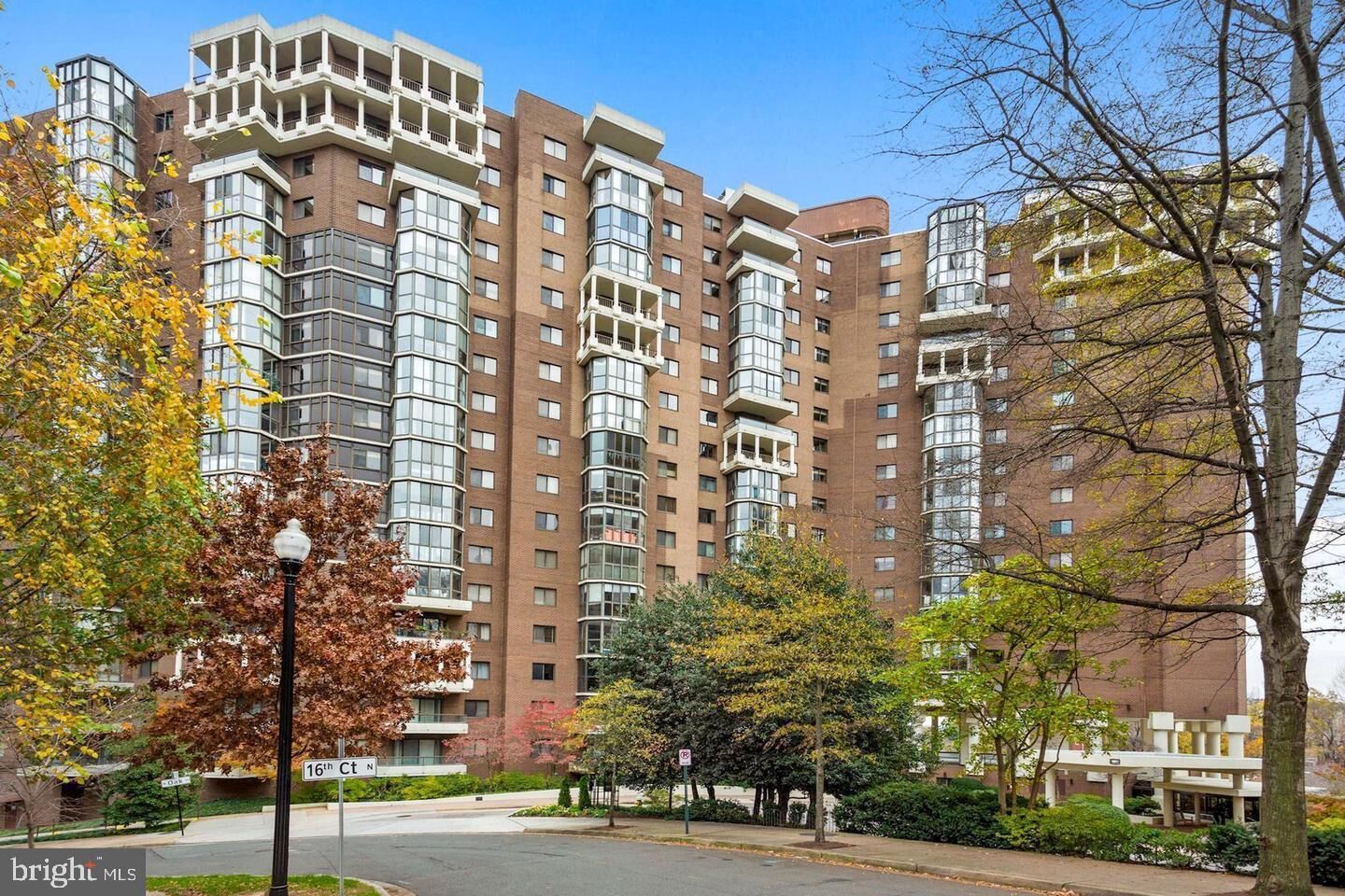 Property Photo: 1600 N Oak Street 524 VA 22209