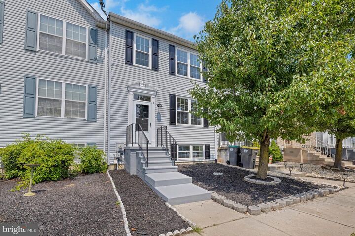 8 Versailles Court  Newark DE 19702 photo