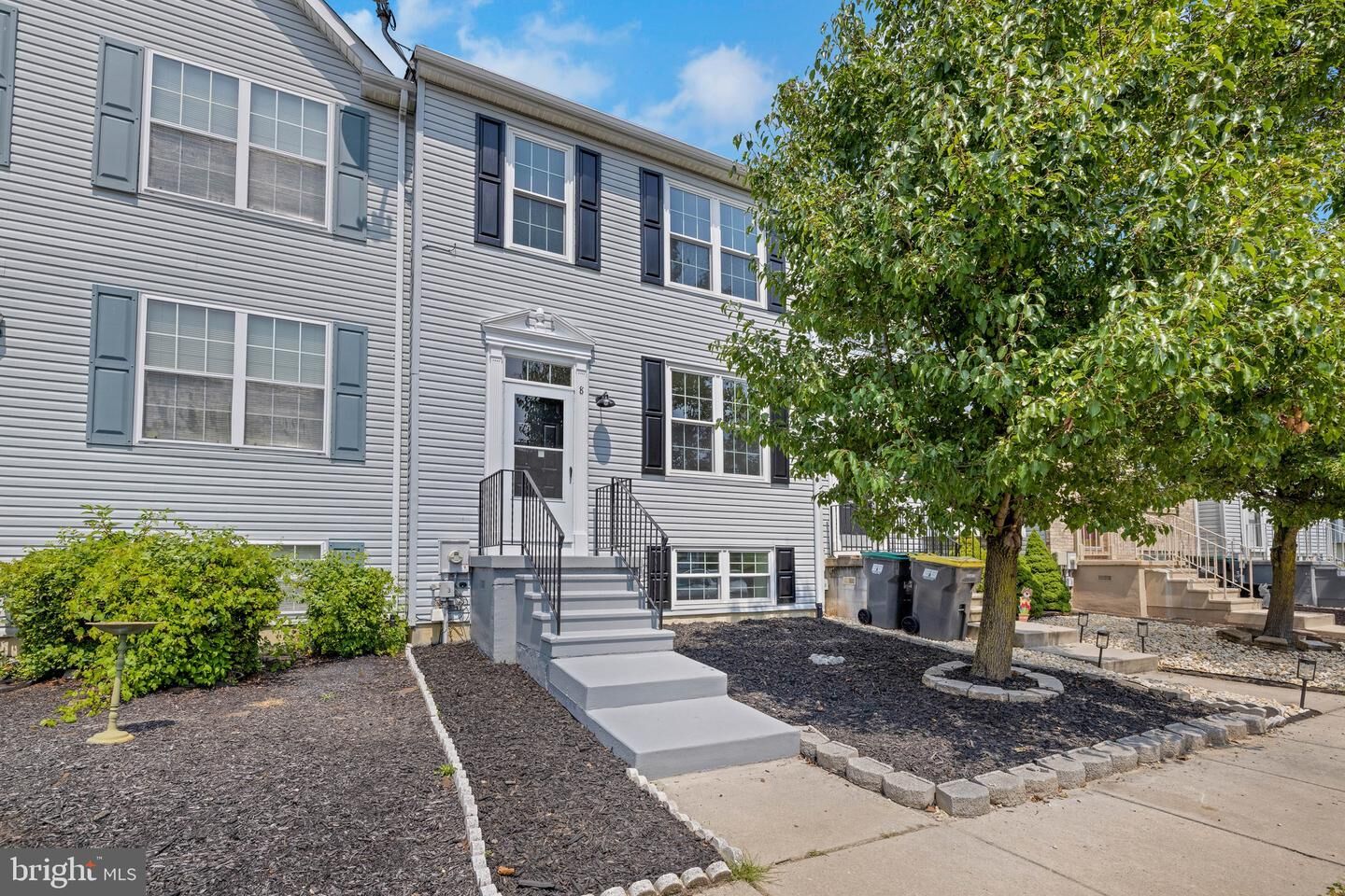 Property Photo:  8 Versailles Court  DE 19702 