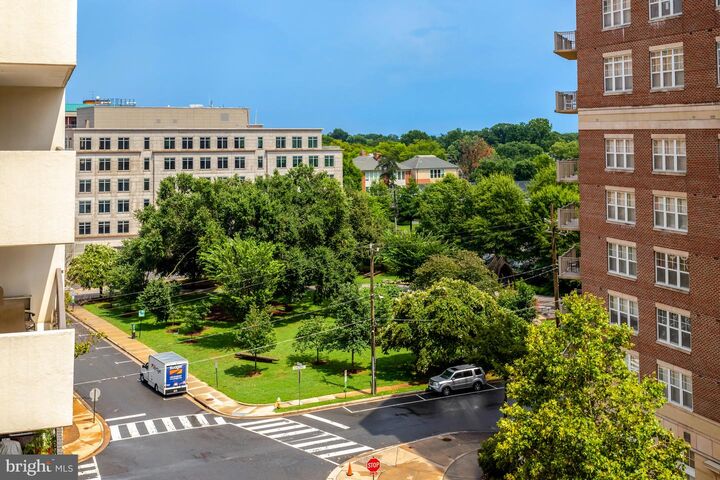 Property Photo:  3800 Fairfax Drive 612  VA 22203 