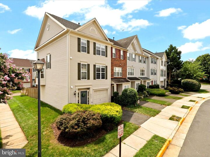 Property Photo: 45433 Clarkes Crossing Square VA 20164