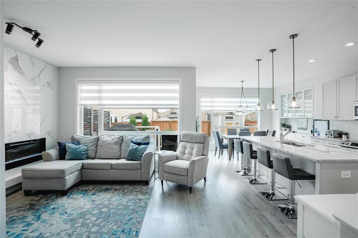 Property Photo:  87 Crestmont Drive  MB R3X 0V6 