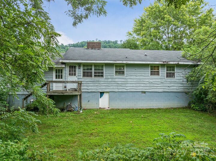 Property Photo: 203 Barton Road NC 28804