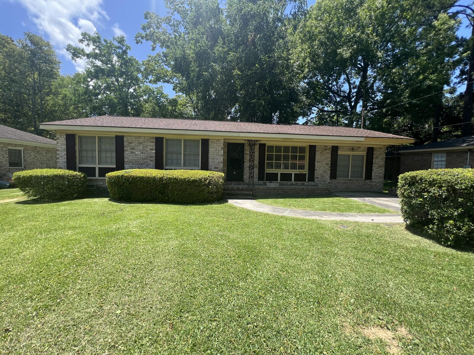Property Photo: 9 Heathwood Drive SC 29407