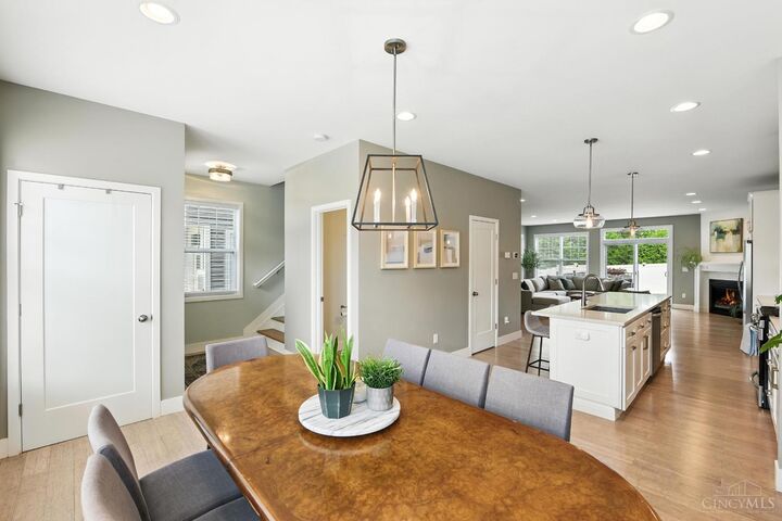 Property Photo: 3048 Lavinia Avenue OH 45208