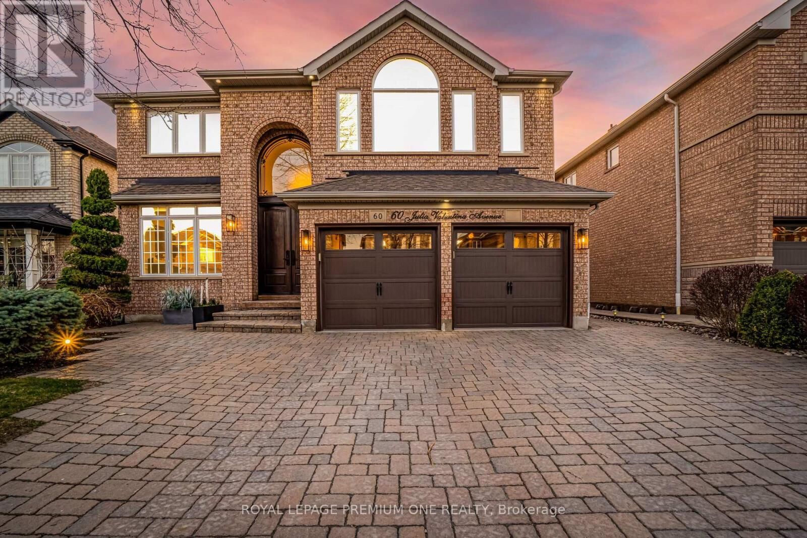 Photo de la propriété:  60 Julia Valentina Avenue  ON L4H 1Y9 