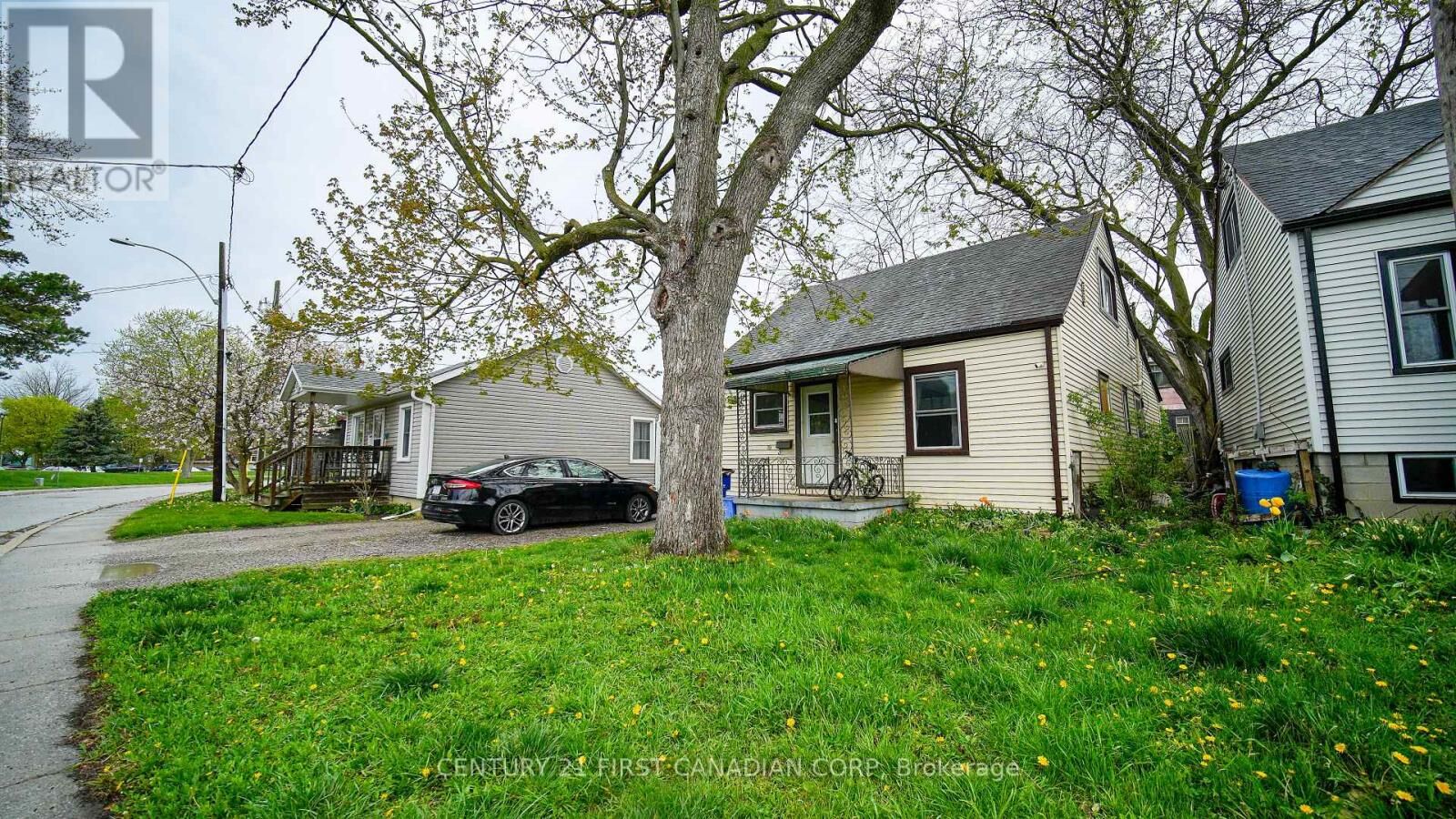 Property Photo:  19 Montgomery Drive  ON N8A 1P2 