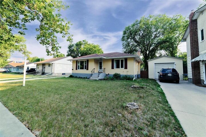 Property Photo:  338 McLeod Avenue  MB R2K 0A9 