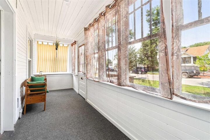 Property Photo: 70 Hart Avenue MB R2L 0K5