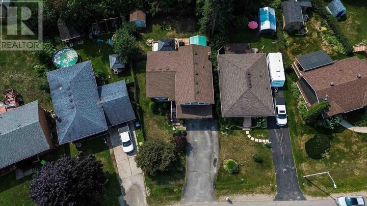 Photo de la propriété: 19 Sutton Pl ON P6A 6A8