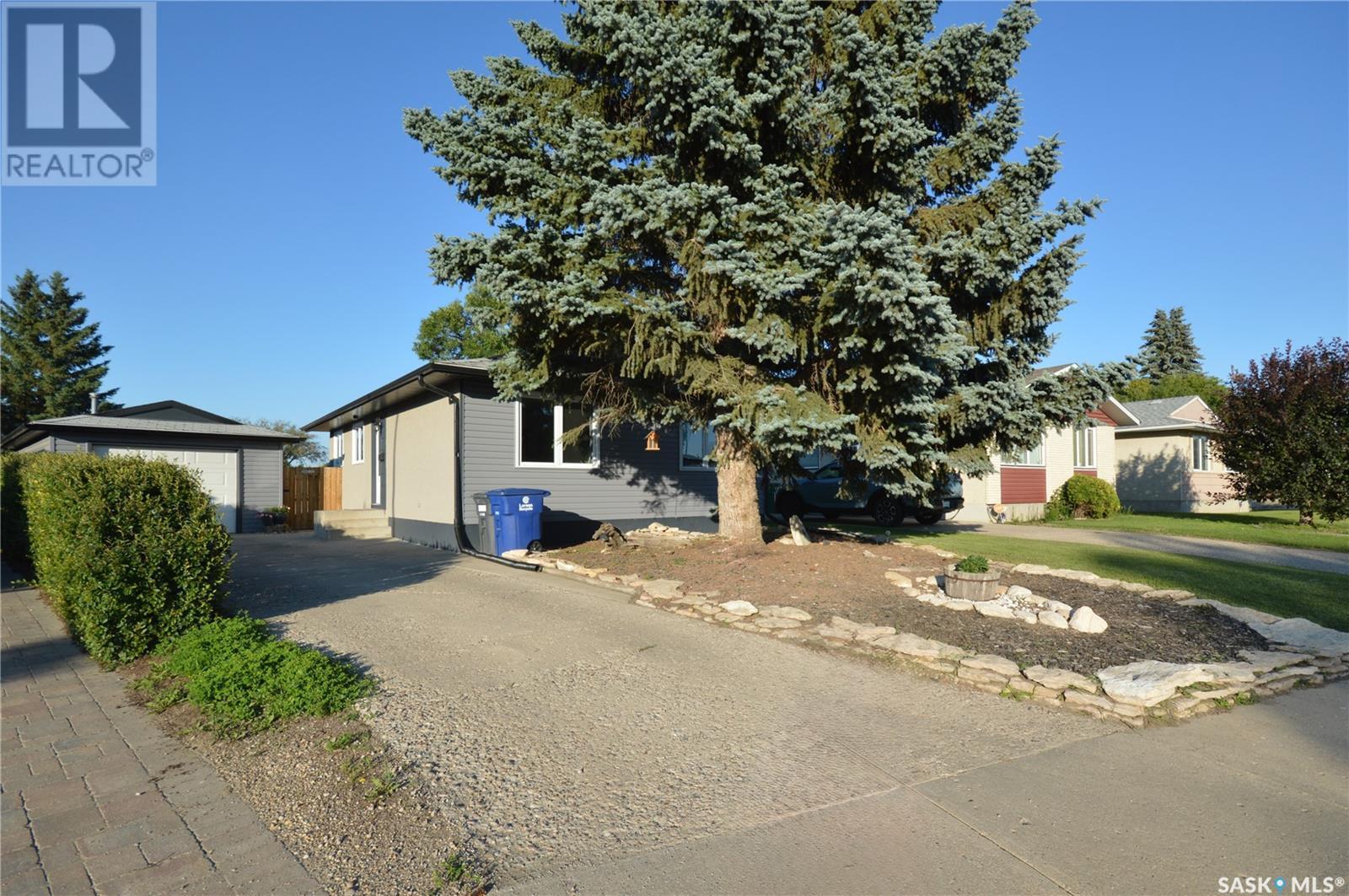 Property Photo: 18 Patterson Crescent SK S7L 4Z9
