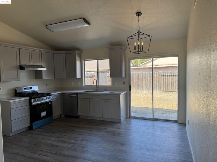 Property Photo:  2050 Grey Stone Dr  CA 95206