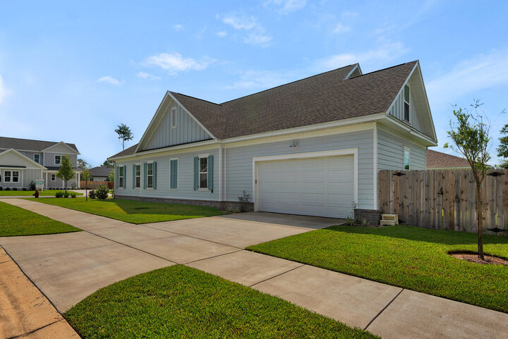 Property Photo:  637 Chamomile Court  FL 32578 