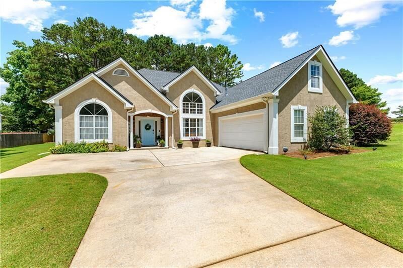 Property Photo:  215 Fieldston Way  GA 30265 