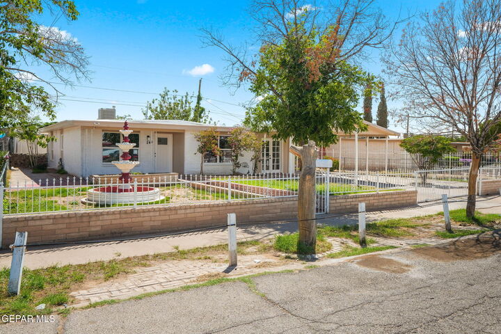Property Photo: 244 Link Drive TX 79907