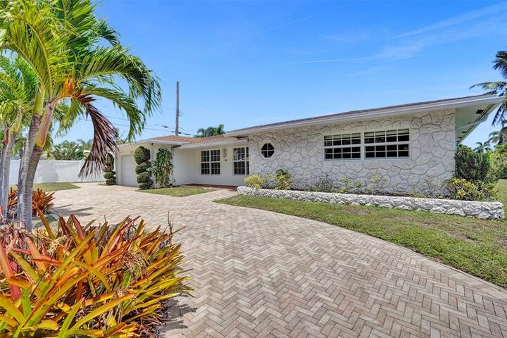 Property Photo:  1410 SE 12th Ave  FL 33441 
