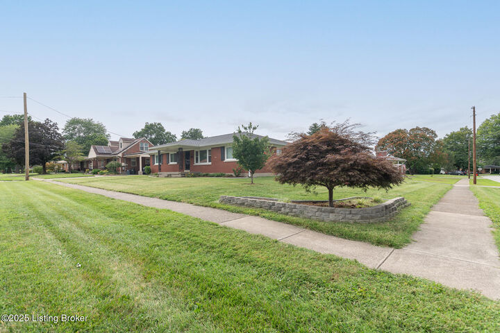 Property Photo:  1415 Anna Ln  KY 40216 