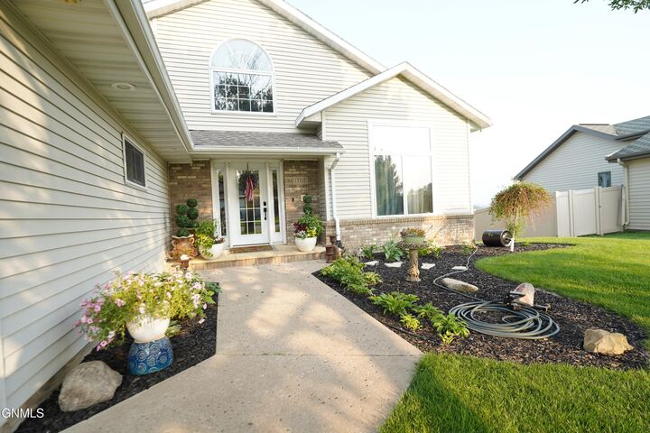 Property Photo: 1702 Evergreen Drive NW ND 58401