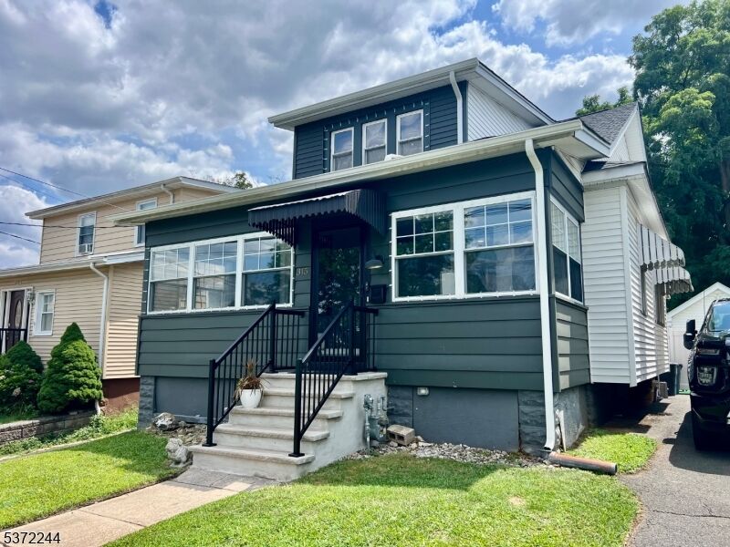 Property Photo:  315 Crawford Ter  NJ 07083 